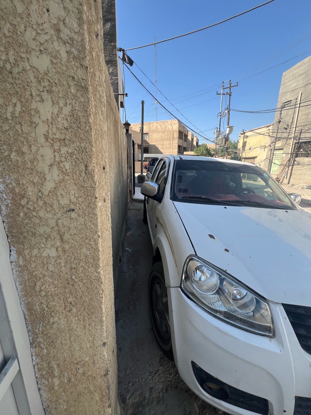 سلام عليكم للبيع بيكم كريت٢٠١٢  رقم قادسيه سنويه باسمي تحويل بساعته ضريبه ساقطه عنه سياره مثل مابلصوره بيه خياس قليل.  شغاله وجاهزه مكينه  باتري جديد كير سليم اكسن سليم خياس فقط بلرباعي. بدي وغيره سليم مكفوله من ضربه للستفسار الاتصال فقط مارد مراسله 
*********** واتساب مكان السياره حله