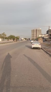 قطعة أرض للبيع – حي الجهاد (أربع شوارع) موقع مميز جداً  🔹 المساحة: 300...