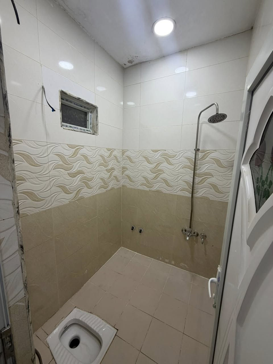 مشتمل للبيع الشعب شارع عدن مقابيل جاتو باريس
المساحه ٧٥ متر واجهه ٣ ونص نزال ٢٠  استقبال وخدمات 

ومطبخ وحمام خارجي وغرفه نوم وحده جوه مع ترك 

الطابق الثاني غرفتين نوم وخدمات بناء ٢٠٢٤ سعر ١٧٥ مليون

معروض بمكتب الكناني ***********
