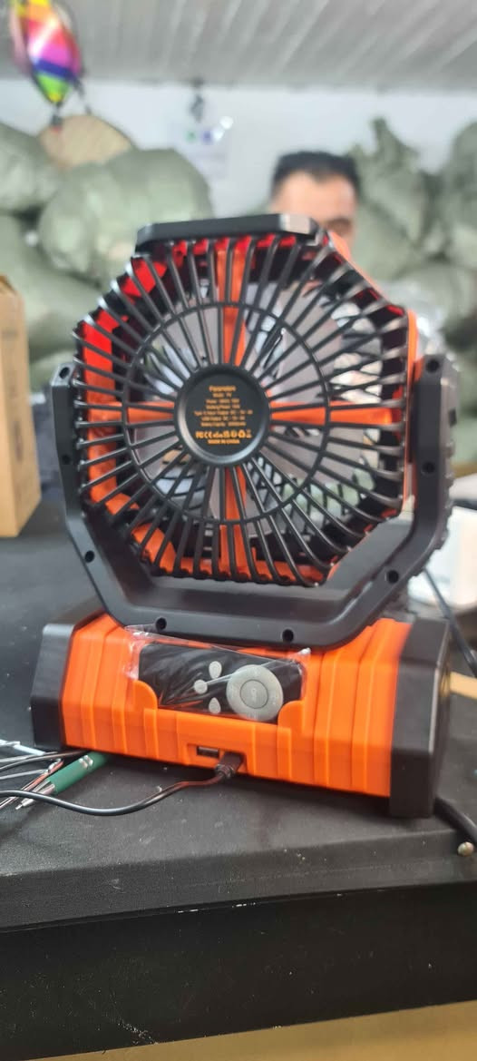 فان و پاوەر بانک و لید  ٢٠ هەزار میلی ئەمپیرە
نوێیە بەکار نەهاتووە دووڕەنگ بەردەستە پرتەقاڵی و مغاویری (سەوز)
گەیاندن  
*********** دار بنديهكان, السليمانية
