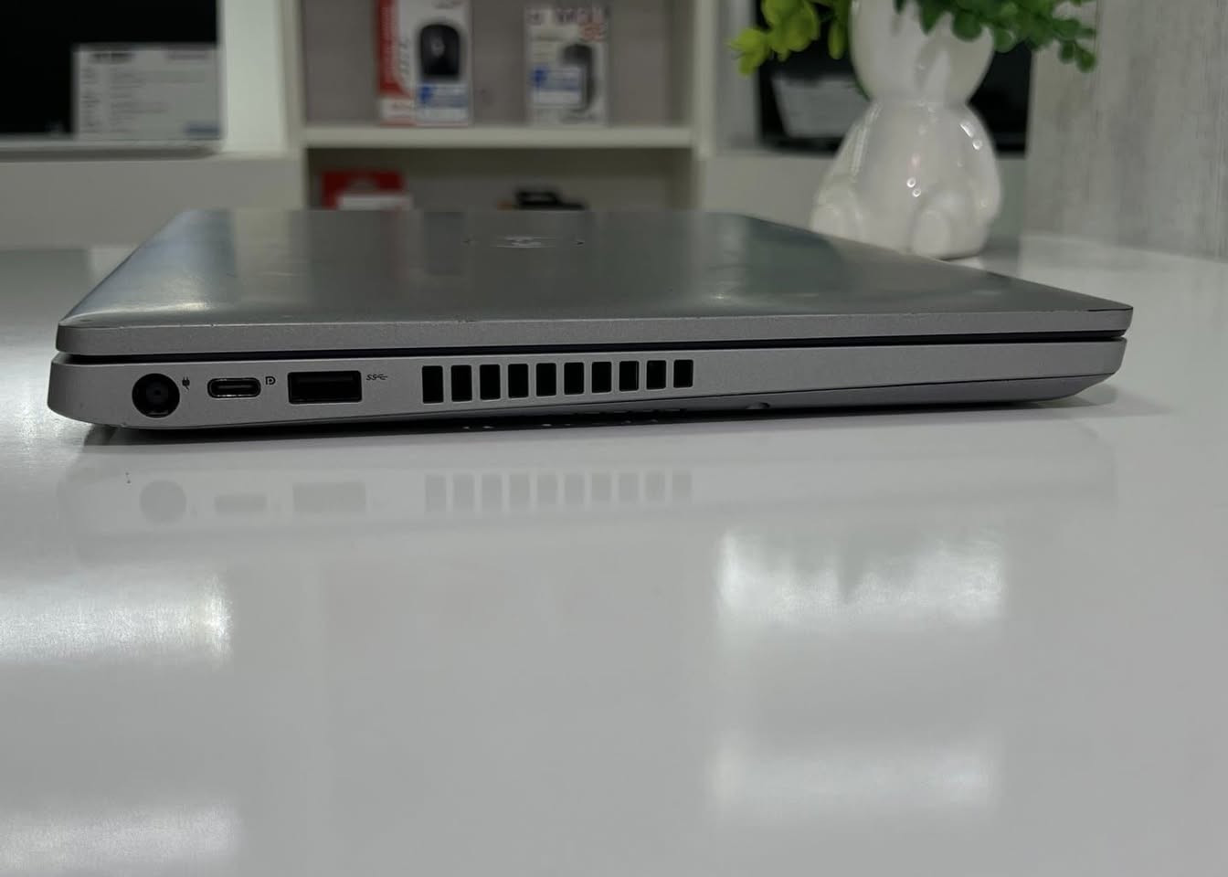 لابتوب Dell سوبر سلم الجيل العاشر لمس سوبر سلم  للبيع
المعالج core i5 الجيل العاشر ف
رام 8 كيكا DDR4
هارد 256 كيكا SSD
كرت الشاشه Intel Uhd حجم 4 كيكا
الشاشه حجم 14 انج ضد التوهج  دقة FHD لمس ١٠ اصابع
باتري ليثيوم 6 خلايا  شحن سريع 65 واط والباطرية ممتازة 
كامره دقة hd 
 منفذ تايب سي و رام  وhdmi وسيم كرت وباقي المنافذ   الحاسبه كلش نضيفه وحلوه
السعر 350 النجف, العراق


**إذا كنت صاحب هذا الإعلان وتريد حذفه لأي سبب، رجاءا أرسل رسالة إلى الدعم الفني**