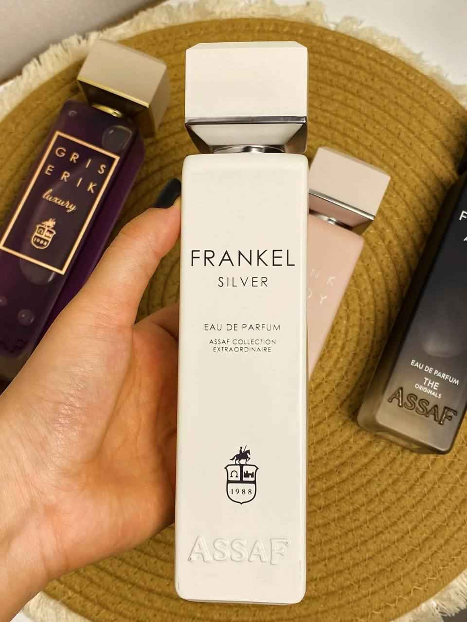 .
عطر أنثوي ناعم يجمع بين الانتعاش والدفء بطريقة راقية ✨

🔹 المقدمة: زهرة البرتقال 🍊
🔹 قلب العطر: ياسمين & بنفسج 🌸💜
🔹 لمسة حلوة: لوز حلو 🍬
🔹 القاعدة: خشب الصندل & مسك 🤍🌿

رائحة زهرية دافئة، أنيقة ومناسبة للاستخدام اليومي والمناسبات 💕
يثبت ويترك أثر ناعم وجذاب 🌷
المنشأ السعودية الأصلي 🇸🇦 
الحجم 200ml Colombo, Sri Lanka


**إذا كنت صاحب هذا الإعلان وتريد حذفه لأي سبب، رجاءا أرسل رسالة إلى الدعم الفني**