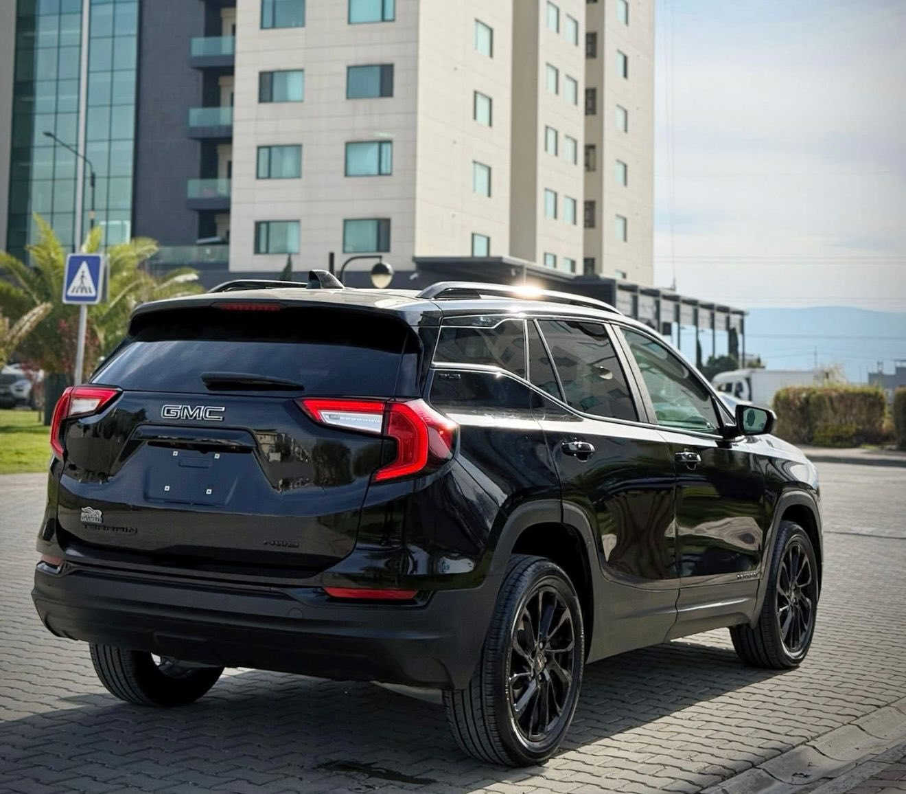 السلام عليكم اخوان
للبيع جمسي تيران 2024 SLE بلاك اديشن ماشية 40 الف 4 سلندر 1.5 تيربو 
بصمة 
تشغيل عن بعد
فول تحكم ستيرن
4 انظمة قيادة
قيادة الية
كروز سرعة
نقط عمياء
بعد بيها مواصفات مذاكرهن
رقم الشاصي : https://bid.cars/en/lot/1-50429155/2024-GMC-Terrain-3GKALMEG6RL149672#
التصليح درررجة اولى اي نقص ماكو
السيارة مرقم جديد اربيل بأسم شركة تريد تحويل او وكالة السعر 173 وبيها مجال بسيط وماكو نفسها 2024 بهيج سعر مكان السيارة بصرة للاستفسار ‭***********
