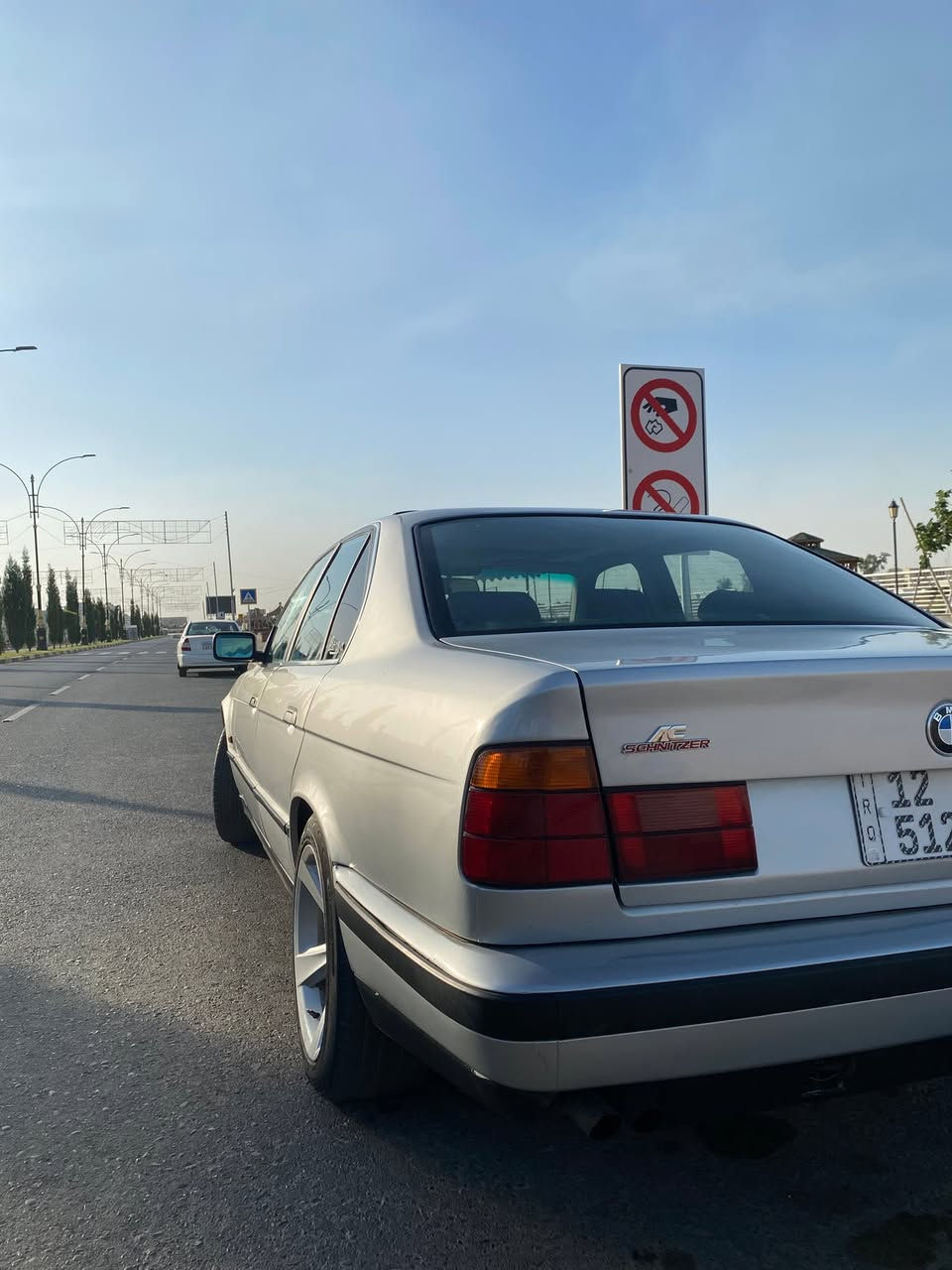 للبيع Bmw e34 موديل 1991
السياره جاهزه من ناحية كير ومكينه وكهربائيات 
تبريد شغال 
سلايت 
اربع جامات كهرب 
قفل مركزي 
كشنات جلد M
دركه M
دشبول ايرباك 
مصبوغه عام جماليه
للتواصل ***********
واتساب ***********

