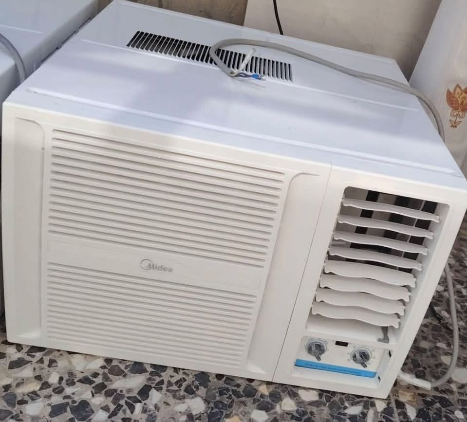 السلام عليكم مكيف ميديا حديث 2 طن 2400 جديد  مستخدم شهرين بعدهن الراديترات ذهبيات نظافة 100 بلمية برودة شرط ثلج متكدر تخلي ايدك كدامه وهدوء واقتصادي بلكهرباء بدون فصلة وكهرباء ضعيفة يشتغل طبيعي شخط مابي كله بلادي  للتواصل خاص او على الرقم *********** السعر 325 مشدود تجي وطني وتفحص وتشوفه تقتنع بي وتاخذه العنوان الكاظمية 🌹🌹 وشكرا لوقتكم
