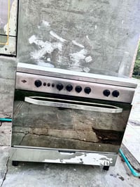 طباخ • نظيف • فرن شغال