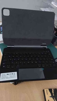 كيبورد ايباد 11برو ماركه اصلي نضافه 99٪ الاتصال 07750100107 توصيل لكل ...