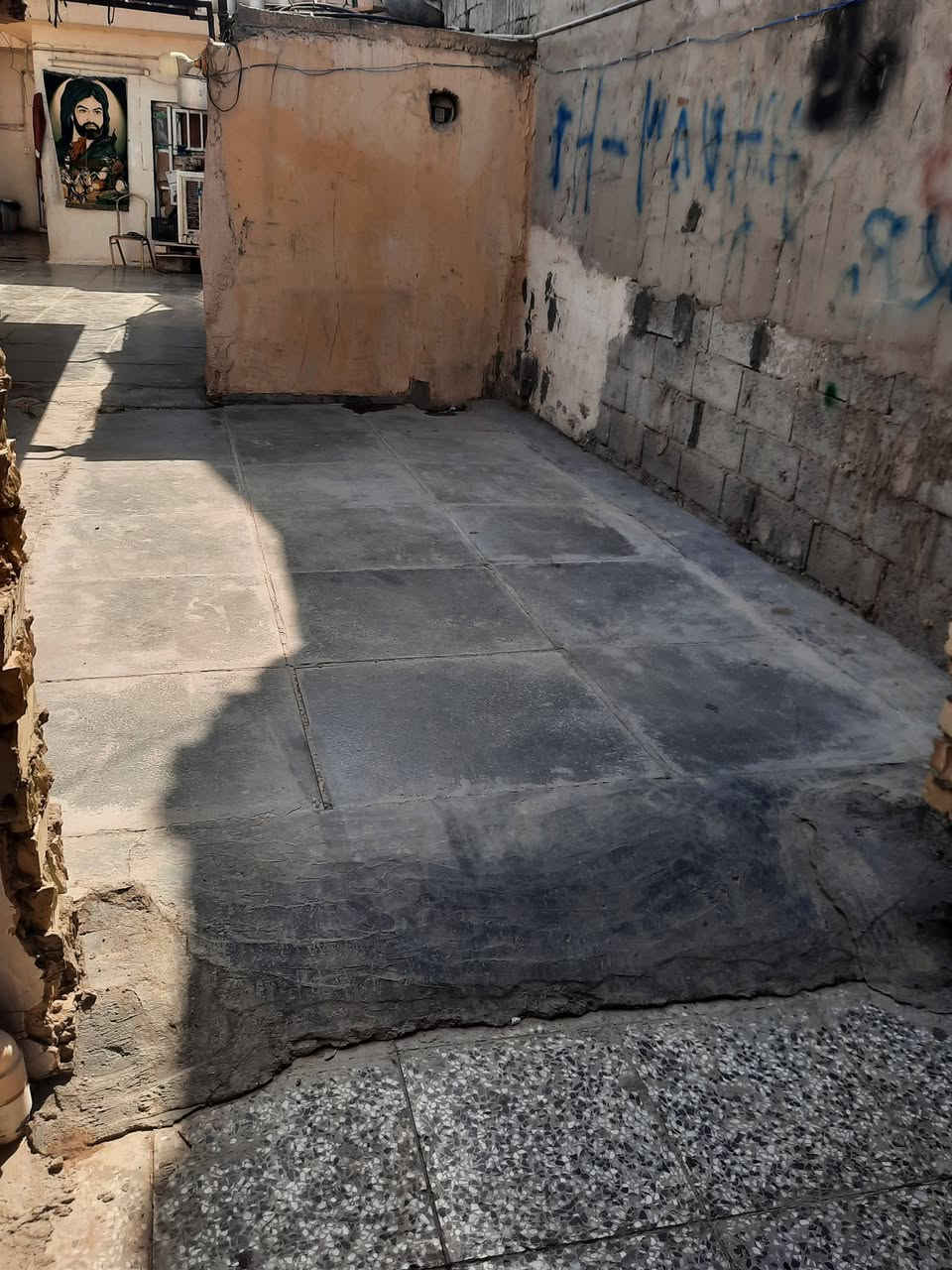 سلام عليكم بيت البيع  حواسم بنص طابو
المساحه 150 متر
الواجهيه 5 متر
الموقع الرئاسة قرب مدرسة نابغه شارع أبو عقيل الساعدي 
الرقم وال الاستفسار 
***********
غير متواجد على فيس
