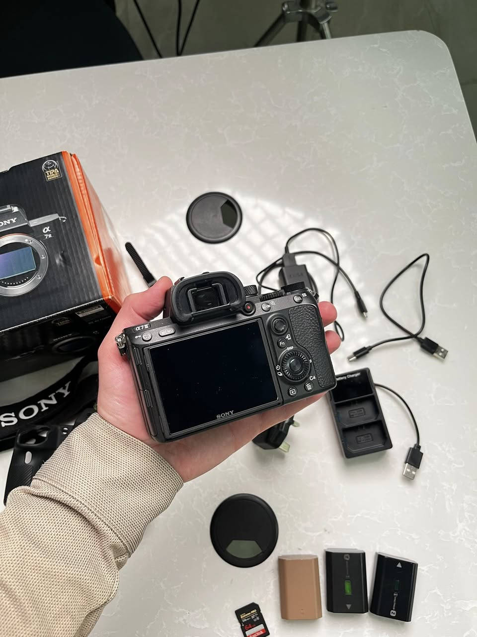 Sony 7 III
النظافة 100%

الشتر 13k

بطاريات عدد ٣ واحد منهم شحن تايب سي 

الكارتونة والغراض كاملة 

مع جلاتين ولزكة ضد الكسر 

رام 64g

السعر 

شاحنة للبطاريات 

1,375,000

مكاني المنصور الداوودي 

***********
