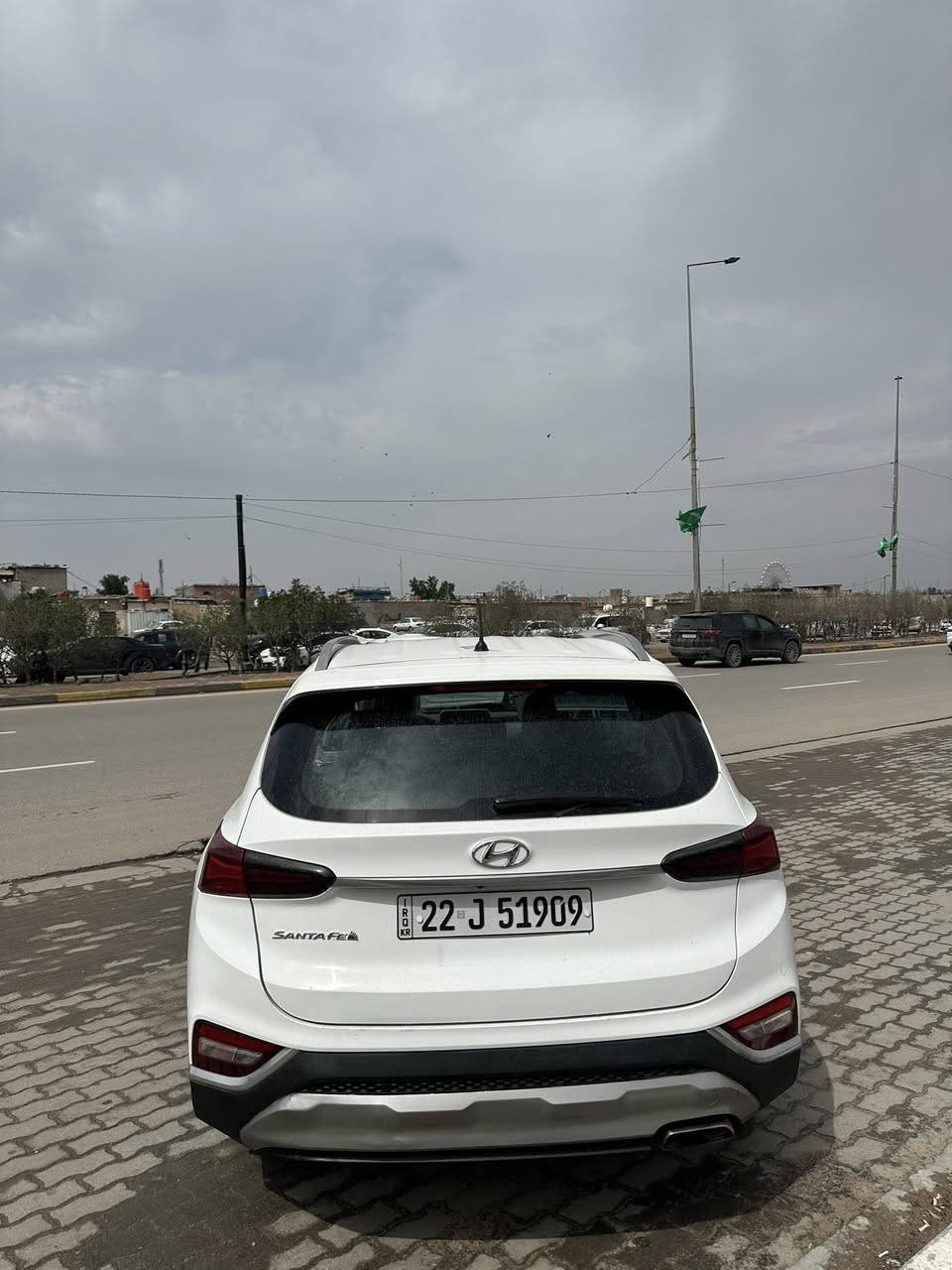 السلام عليكم 
هيونداي سنتافي خليجي ابيض رقم اربيل 
فول مواصفات نقص فتحه فقط .
مكينه اربعه سلندر 2400 دوش .
سياره جاهزه من كلشي مكينه كير حداده تبريد ما بيها نقص برغي .
ماشيه 95 km .
داخل لونين مميز +سبعه راكب تلث قطع تبريد .
بيها صبغ شي بسيط بقبق الصندوك يم الرقم . 
سعر ب198$ وبيها مجال 
عنوان البصرة المعقل 
***********
