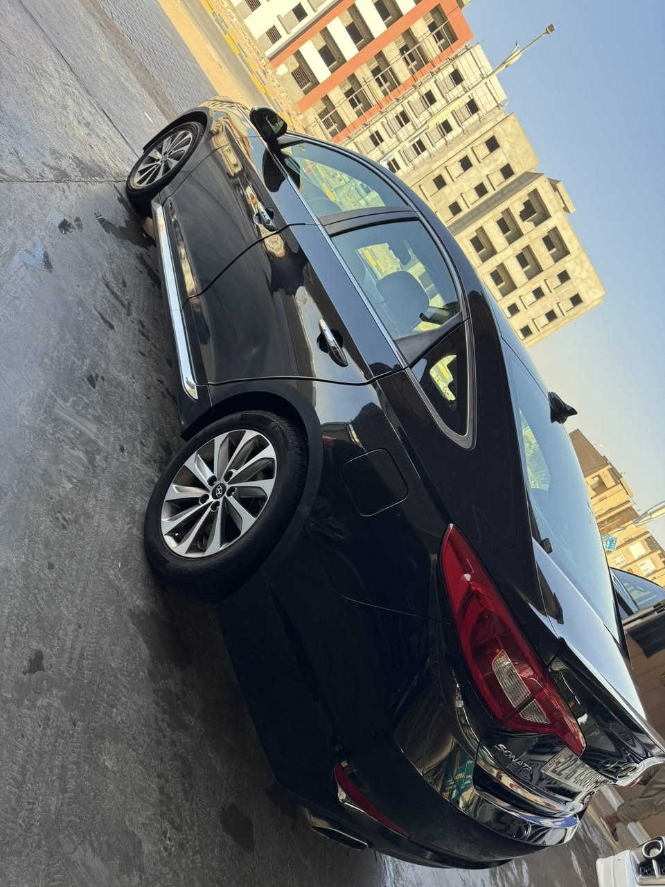 السلام عليكم
سوناتا 2017 للبيع فقط. سبورت 
مواصفات السبورت معروفة حادثهة بالصور موجود. 
السعر 122 وبيها مجال. للأستفسار الاتصال 
*********** 
غير متواجد على فيس. 
عنوان الديوانية
