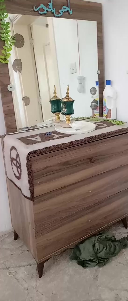 أغراض للبيع غرفة نوم بيها مجر مكسور وفطر بجامة الكنتور كناتير بابين  عدد ٢ مكينة خياطة فراشة جديدة ميز كراسي بلاستك


**إذا كنت صاحب هذا الإعلان وتريد حذفه لأي سبب، رجاءا أرسل رسالة إلى الدعم الفني**