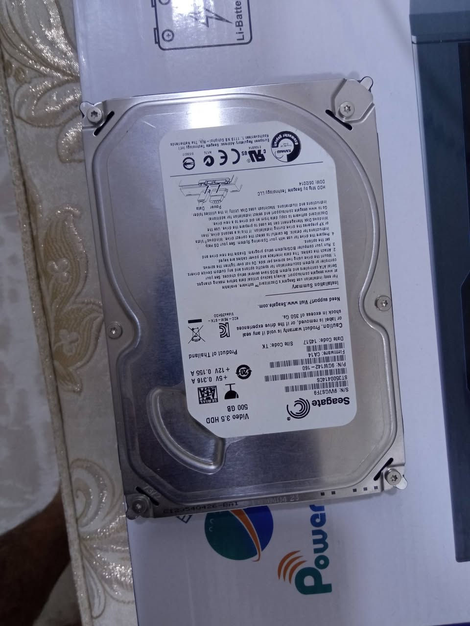 السلام عليكم منظومة كامرت  مع شاشه صغيره للبيع العنون شارع 80 قرب محطة وقود اضواء   قرب نون مول السعر 200 للاستفسار الاتصال على الرقم ***********
