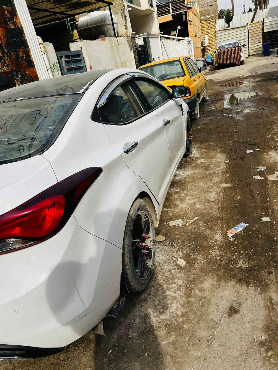 سلام عليكم
من رخصة الادمن المحترم 

النترا موديل 2013 فول مواصفات 
السياره مكلوبه ومعمره ومصبوغه عام 
المحرك 1800 دوش وبي صوت المحرك 
السعر 70 وبيها مجال قليل 
رقم السياره سليمانيه 
عنواني بغداد التاجيات 
***********
