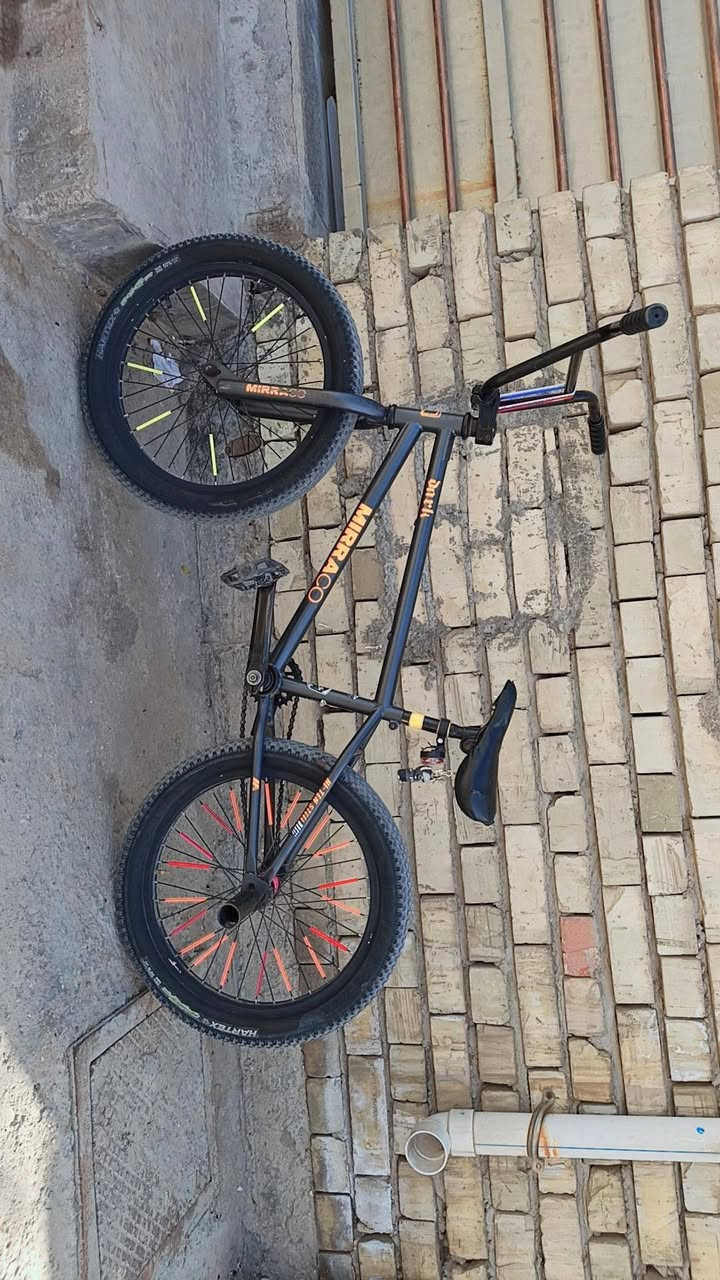 السلام عليكم 
شباب بايسكل للبيع 
النوع.. bmx
ياباني مختم 
شباب البايسكل نضيف كلشش
مكاني بغداد شهداء اللبياع 
هذا رقمي اتصل او واتساب ***********
وشباب سعره 150 وبي مجال

