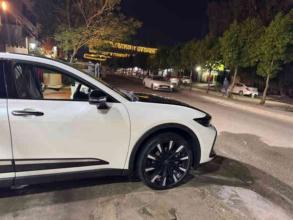 السلام عليكم 
كراون ماجيستا 2023 خليجي
وكالة شركة ساز SAS 
صيانتها مجانية بشركة ساز بالاضافة الى تبديل دهن مجاني 
السيارة نظيفة جداً بدون اي شخط ولا ضرر وعليها تغليف PPF 
اللوحة: بغداد
عداد المسافة: 15 الف
المكينة :2400 تيربو+ هايبرد مكينة الماجستا
مواصفات:
-داتا شو
-ابواب شفط 
-صندوق كهرباء 
-ويل ٢١ تايرات الشركة
-خمس كامرات
-بانوراما
-رادار امامي +جانبي
-حساسات 360 درجة
-كشن  ذاكرة خزن ميموري
-كشنات تدفئة تبريد
-ستيرن تدفئة
-توقف ذاتي 
-مانع تصادم
-شبه قيادة ذاتية
‏- P اوتو 
-مري قلاب
‏-4x4فور ويل
-لايت اربع عدسات
-حساس مقاعد خلفية 

واكو هواية بعد مواصفات الماجستا المعروفة
الاتصال على الرقم ***********
