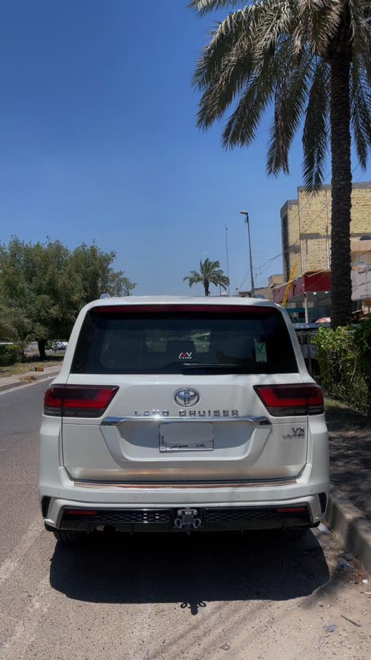 سلام عليكم 
لاندكروز 2023 لمتد اصل VX

مغلفه يم NVN 
بـ 3200$ ضمان 15 سنه 

الباب الخلفي الي وره السايق مشيول 
التغليف ونص الجاملغ الخلفي مشيول 
اكو رصعه جانت بالباب الخلفي خفيفه كلش ممبينه بس بالضوه جانت تبين
وسويته PDR رجعت وكاله واتحده السونار 
والجاملغ الخلفي ايضاً نفس الشي تجي وتشوف بعينك اذا لكيت رصعه اني خسارلك 

السياره بيه بارد كما موضح بالسونار 
السياره نضيفه 
تجي وتشوفه بعينك 
مرقمه بغداد تحويل ثاني باسمك 
السياره تخبل
الكشنات الامامية تدفئة تبريد
الخلفيه تبريد 
جلد 
4 كامرات 360ْ
رادار امامي 
ماشيه 44800km حقيقي 
محرك 4000

مكان السياره 
بغداد/ شارع فلسطين 
رقم/***********
