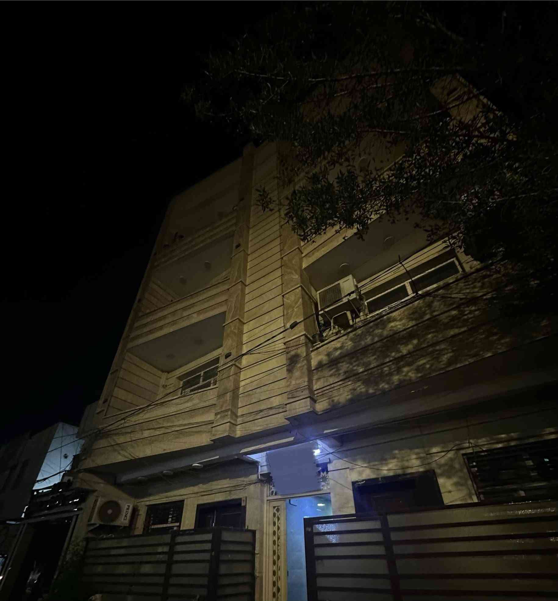 🏠 شقة للبيع – الأعظمية / شارع قاسم
📏 110 م² | طابق ثالث | عمارة حديثة + مصعد
🛋️ غرفتان نوم واسعة | صالة مريحة | مطبخ عملي | بلكونة بإطلالة
💡 خدمات متكاملة | ٢ مناور للتهوية والإضاءة
💰 السعر جداً مناسب و بيها مجال للشرايه

للتفاصيل اكثر على الرقم او بالخاص
0771 102 7516
