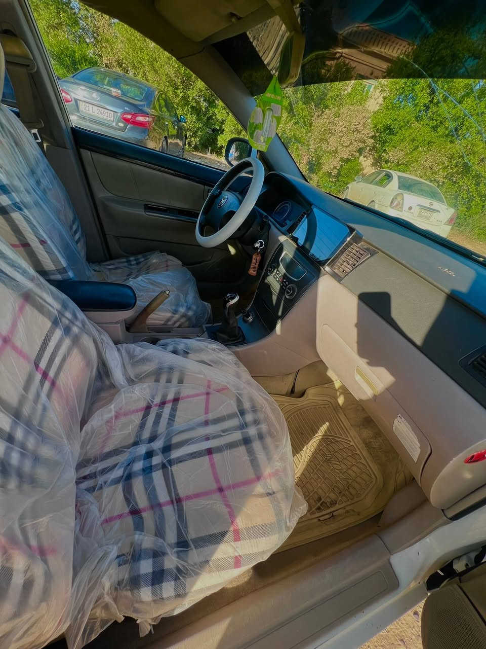 سلام عليكم
جيلي موبل ٢٠١٣
 كير مكينة تبريد كفالةةة
سيارة ما بيهة اييي نقص تجي وتفحص 
نظيفة ومرتبة مصروف عليهة
سعر ٥٧ بيهة مجال

***********
