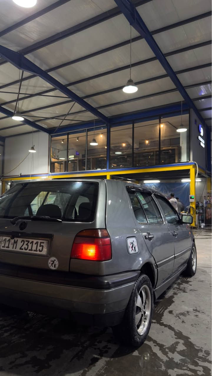 كولف 1992
السيارة جديدة مناقصها شي 
ترايها ماشاءالله 
رقم بغداد تحويل مباشر 
كاربلي 
كامرة خلفية
تبريد شغال 
تدفئة شغالة
كل الكهربائيات تشتغل مابيهة اي نقص 
للأستفسار اكثر 
رقمي :*********** بغداد, العراق
