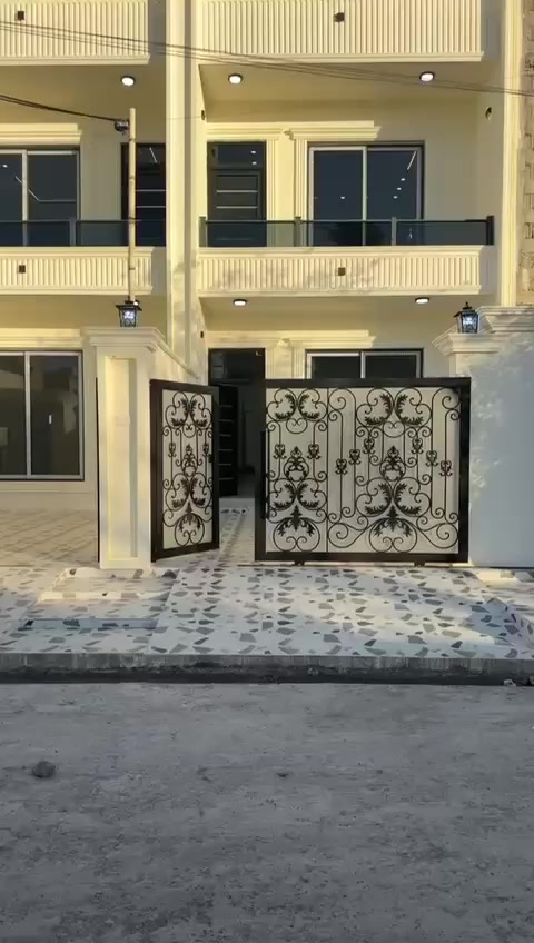 #دا ر للبیع🏠موقع ممیز قریب من شارع العام وجامع والمدارس
#نوع_الملك :-  طابو ملك صرف
#المساحة :- 100متر مقابل حدیقة 
#الواجه ..5×20 حرف T
#نوع #العقار :- دار سکن  طابقین طابق اول یتكون من الاستقبال +مطبخ وهول + غرفةنوم + صحیات)طابق ثاني یتكون من غرفة نوم + هول + صحیات)
#الموقع.. حي العسكري قرب كاتب عدل جدید
#السعر :-120ملیون مع مجال
#للأستفسار الأتصال على الارقام التالية :-
***********  واتساب
نستقبل جميع العروض السكنيه والتجاريه بكافة مناطق كركوك الثقه والمصداقيه شعارها وبأشراف قانوني ومحامي مختص في اجراءات نقل الملكيه  مراسلتنا عبر { وتساب  } 
أو مراجعة #مكتب #خيرات المدينة 2 للعقارات والمقاولات 
 {  #نتشرف #بزيارتكم }
