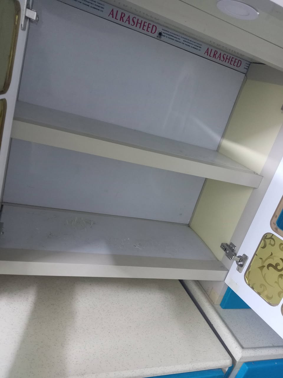 كاونتر نضيف للبيع ٨٠٠ قفل بدددون تعامل قياس كامل ٤٨٠ مكان الاعضميه  اتصال ***********
