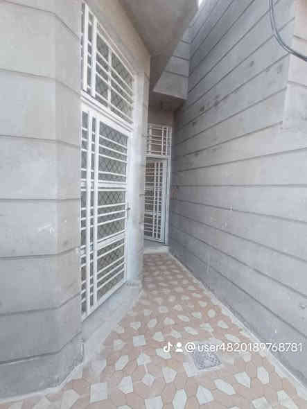 اللهم صلي على محمد وآل محمد 
دار للبيع المساحه 100م واجه 5نزال 20 طابو زراعي سند                      25تحويل مباشر بأسم المتشري 

طابق واحد 
غرفه نوم وكلدور وستقبال ومطبخ حار وبارد وبيتونه ومجمع صحيات داخل وخارج  حديث 2025مامسكون استلام مباشر 

عنوان حله قرب مزار العلويه شريفه ع قريب جدا من شارع العلويه شريفه ع 

اترك تعليق ويتم الرد خاص او اتصال ***********
