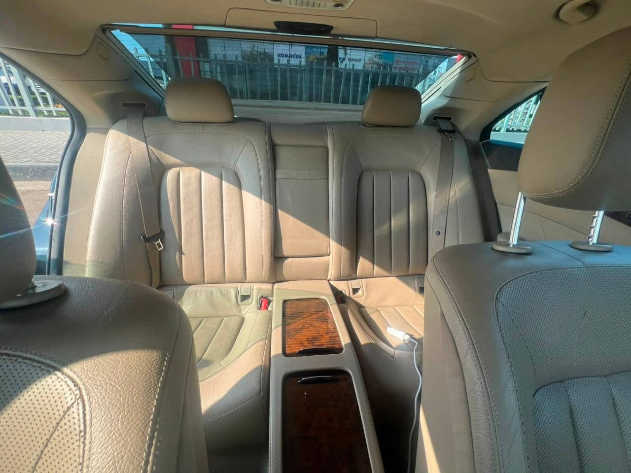 مارسدس بنز CLS 350 موديل 2012
خليجي بدون صبغ 
ضمان دولي بصمتين
موصفات فول  موصفات CLS معروفه 
صدر خلفي امامي جديد 
تخم تاير 
تبريد ثلج 
سياره كل نقص مابيه جاهزه
سياره بسمي 
مكان سيديه 
رقم ‭***********‬
