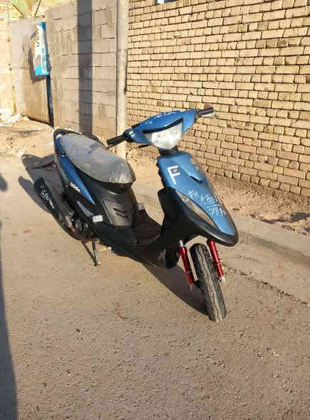 السلام عليكم دراجه ماكس عدله للبيع دراجه نضيفه  دبلات امامي خلفي شغاله كهربائيات كامله وبيها قطع تزويد التزيد البيها
كلجات رياضي koso
قايش جلاتين RGS
خرز 8غرام 
كزوز fm
قطره رياضي ورده 
صدر رياضي 
لايت زنون ابيض 
بوش وبستم 55
سلف 55رياضي
للاستفسار رقمي *********** متوفر واتساب السعر 700وبيها مجال حك الجيه
