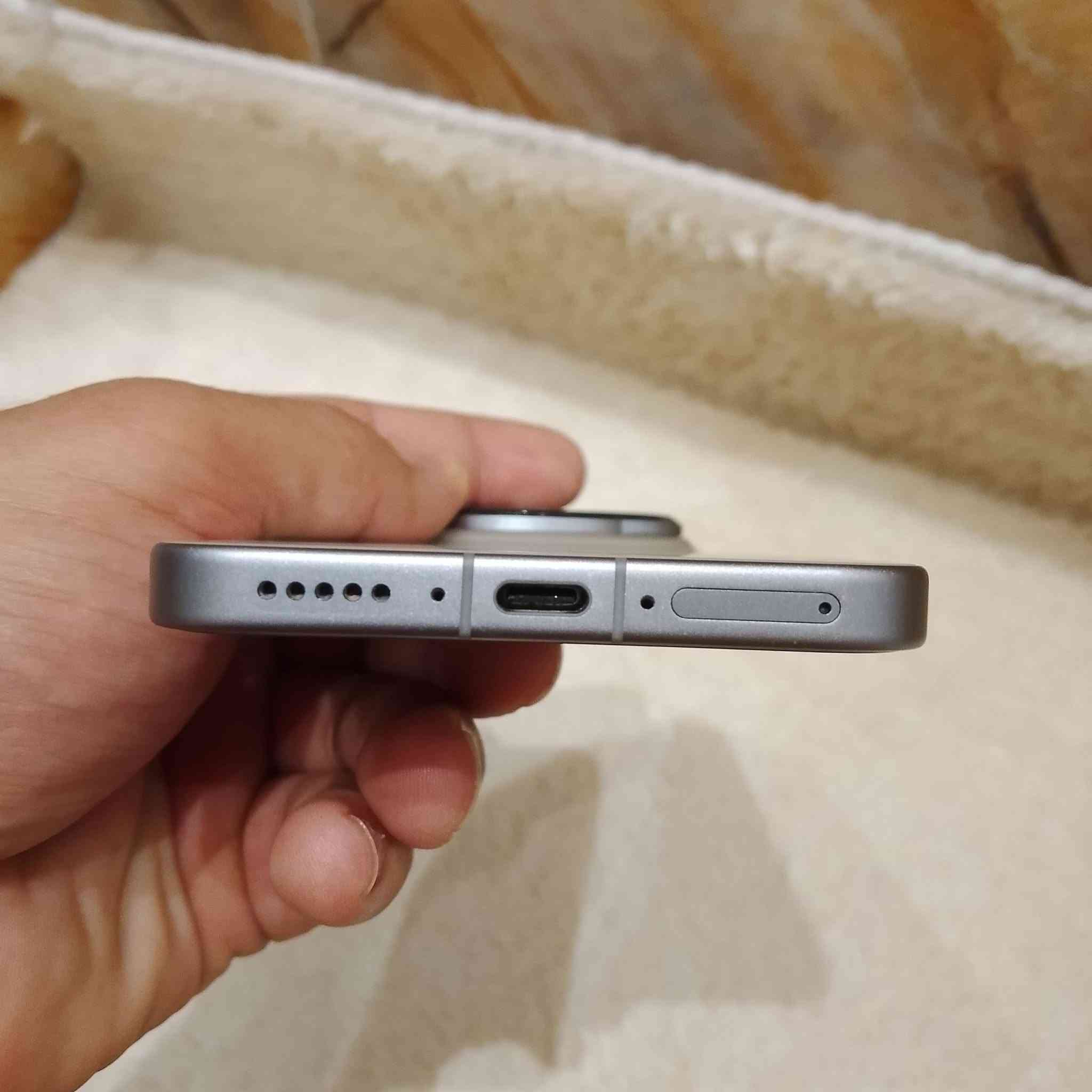 VIVO X300 PRO
ذاكرة 512 عشوائي 16  النسخة الصينية 
جهاز كلش جديد بمعنى الكلمة بي شخوط بلكامرة وهاي الشغلة عادية بلجهزة الكامرتهة بارزة ومغلفة لاصق حماية امانة الله ما بيهة شي فقط شخوط وشتريد خادمك اتريد  ضمان يومين هم انطيك بلجهاز ماكو اشكال  
بطارية 100 
ملحقات كاملة 
بي شرائح تحسين الاداء ومعالجة الصور 
السعر 1300 وبي مجال للمشتري 
توصيل متوفر لكل المحافظات 
عنواني كربلاء المقدسة 
للاستفسار 
‏‪***********‬‏ واتساب فقط 
@ الجميع
