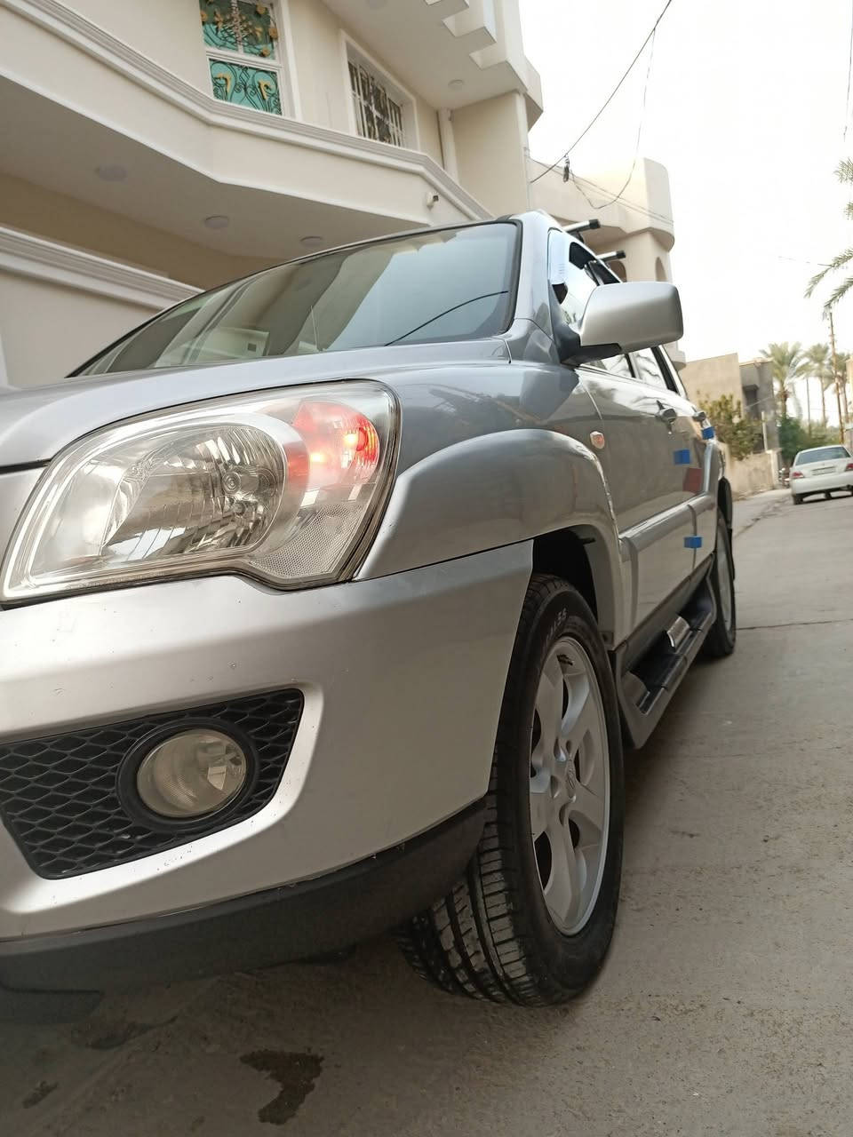 السلام عليكم شباب سبورتج موديل 2010 رقم بغداد الدولي الجديد السياره مكفولة كفاله  من الصبغ والضرر وحتى من البارد والسونار  موجود بالصور السياره كوريه أم الفول عدى الفتحه السياره مري شفط شفتات ستيرن تبريد بيانو تدفئه وتبريد بالكشنات دسك امامي خلفي حساسات خلفيه السياره تخم تاير جديد صدر كله جديد السعر 128 مكان السياره ديالى بعقوبة وهذا رقمي ***********
