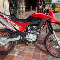 قفاز لونسين جديد ما صارلي فتره من منزلها نظيفه ما بيها اي نقص شوفه عين...