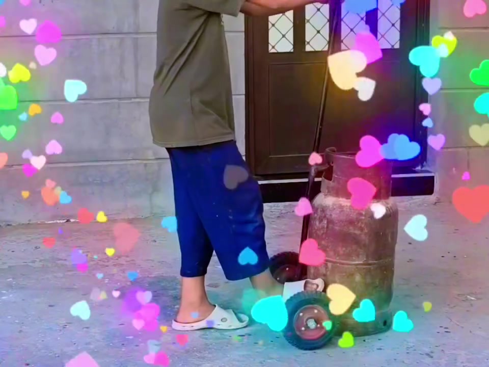 عربانة قنينة غاز . صناعة محليَّة متينة جداً .
السعر 25 ألف 
***********
