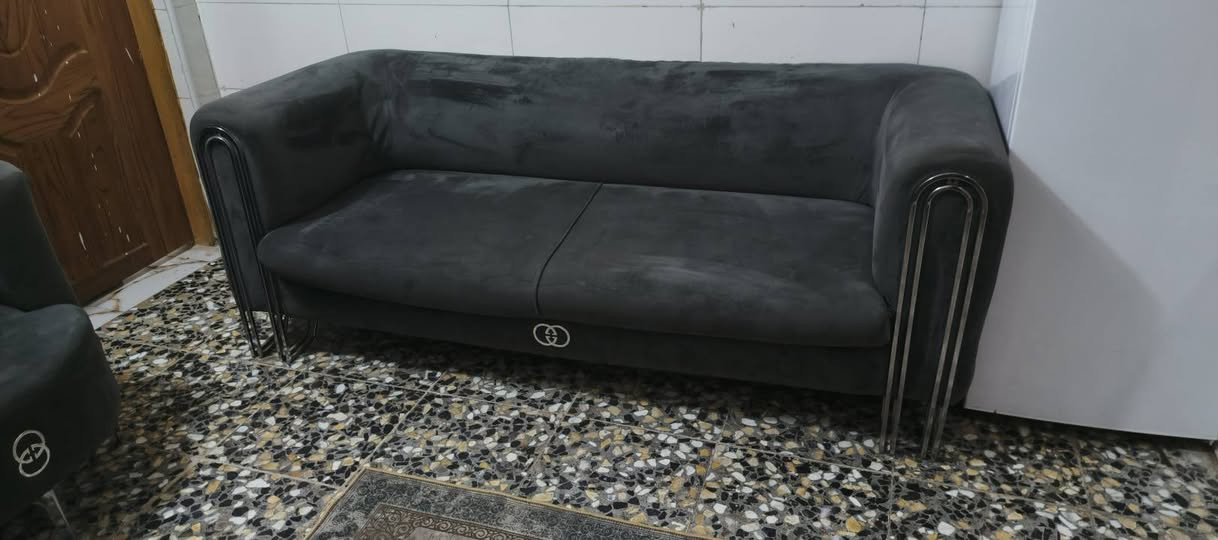 سلام عليكم تخم ٦مقاعد مستخدم قليل سعره ٢٧٥الف قفل من الأخير مكاني نجف مقابيل قرية الغدير رقمي   ***********
