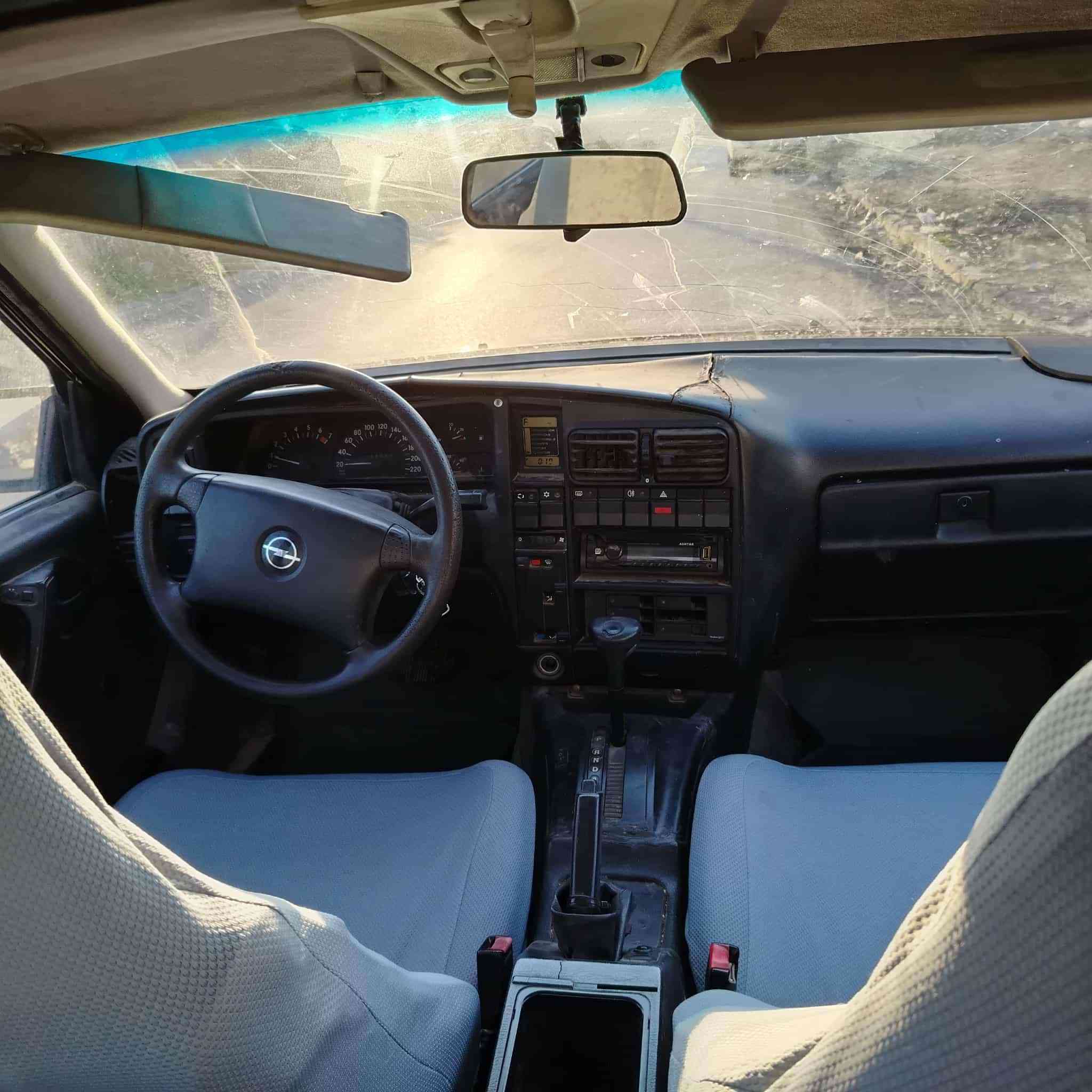 اومیکا 1993توماتیک  سلایت سنەوی نوێیە 2030 
سعر34
شوێن هەولێر
***********
