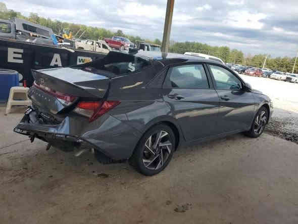 السلام عليكم هونداي النترا 2025 SPORT لون اسبنتي حادثها كما موضح في الصور ترهم كتاب شهداء وترهم حره السياره جايه بل طريق سعرها (100) تفاصيل اكثر *********** اتصل وادلل
