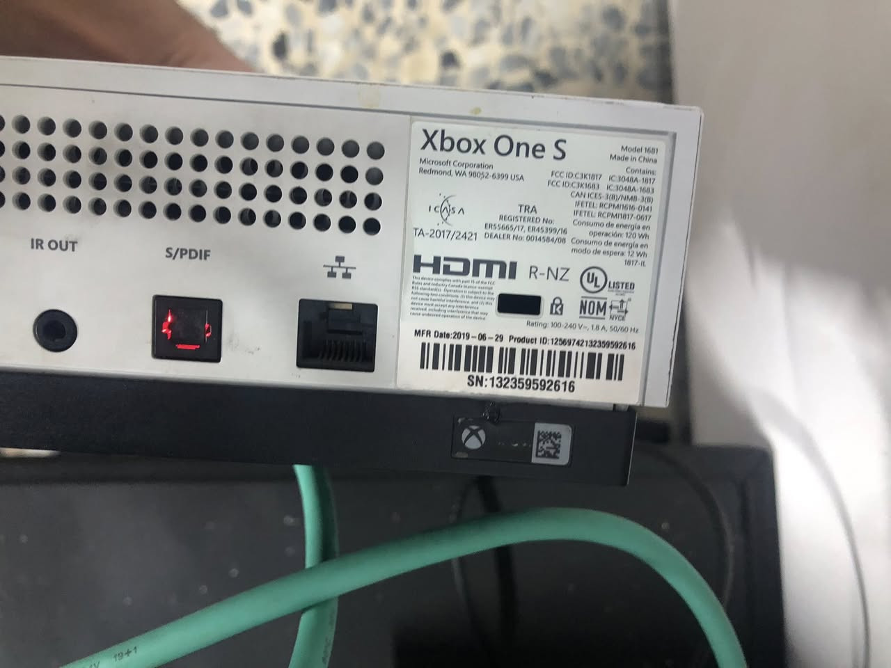 السلام عليكم للبيع او مروس اكس بوكس ون اس ذاكرا واحد تيرا1000كامل ملحقات بي العاب بل صور مبين السعر 170وبي مجال للستفسار اتصل ***********عنوان موصل ايسر حي المزارع خاص مفتوح
