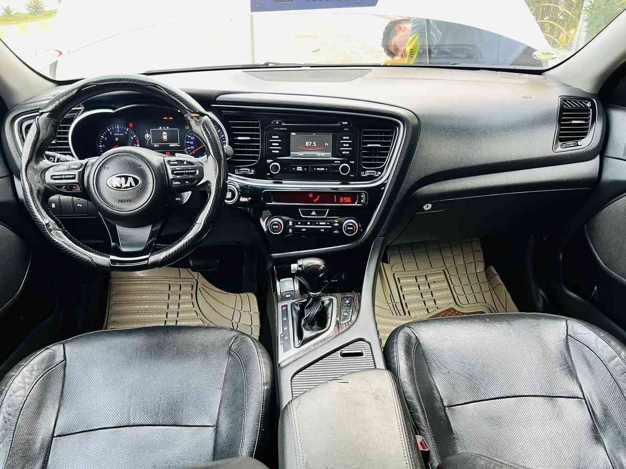 السلام عليكم 
كيا اوبتيما 2014 شكل ال 15 خليجي سيارة جديدة جداً 
رقم بغداد تحويل مباشر مشروع وطني 
تبديل بنيد اصلي وفتح جاملغ ايمن بدون ضرر داخلي باقي كفاله عامه ماشيه 130 الف 
فول مواصفات واحد على واحد 
سقف بني راما بصمه تشغيل بصمه أبواب جلد كشن كهربائي شاشة كأمره حساس امامي خلفي تبريد بيانو ويل كب حاجب امامي خلفي بلاجكتور سايد ابريك دكمه من الأخير المواصفات ماكو شي ما بيها 
محرك 2400 شرط لا فتح ولا تبخير ولا تنقيص جاهزه كير ومحرك وحداديه وتبريد وتخم تاير وكهربائيات ودواخل وضع الشركه السعر 142 وبيها مجال بسيط *********** العنوان ناصريه قرب كراج بغداد
