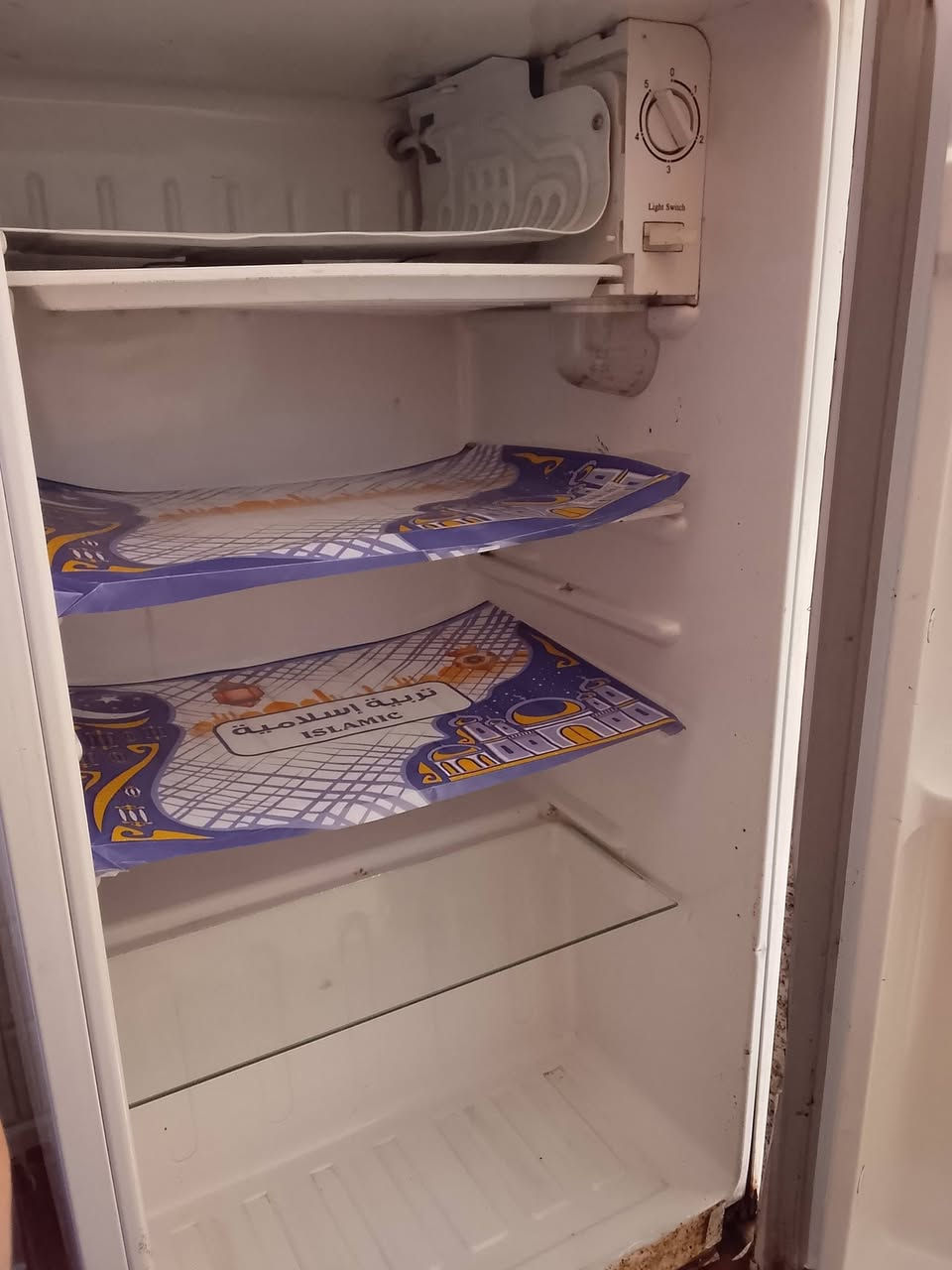 ثلاجه للبيع نضيفه مستعمله فقط مرتين مابيه شي نضيفه والمتطورة مالتهه جديد والله مامصلحه ولا مره وبيه بس شويه زنجار من جوه اني أخذته هيه هيج اشتريته 100الف وآلله وماصرلهه هواي تقريبين شهرين استعملته بس مرتين واريده 60وبيهه مجال سويته 60الف لأن مزنجره من جوه وبعته لأن ماعندي مكان


**إذا كنت صاحب هذا الإعلان وتريد حذفه لأي سبب، رجاءا أرسل رسالة إلى الدعم الفني**