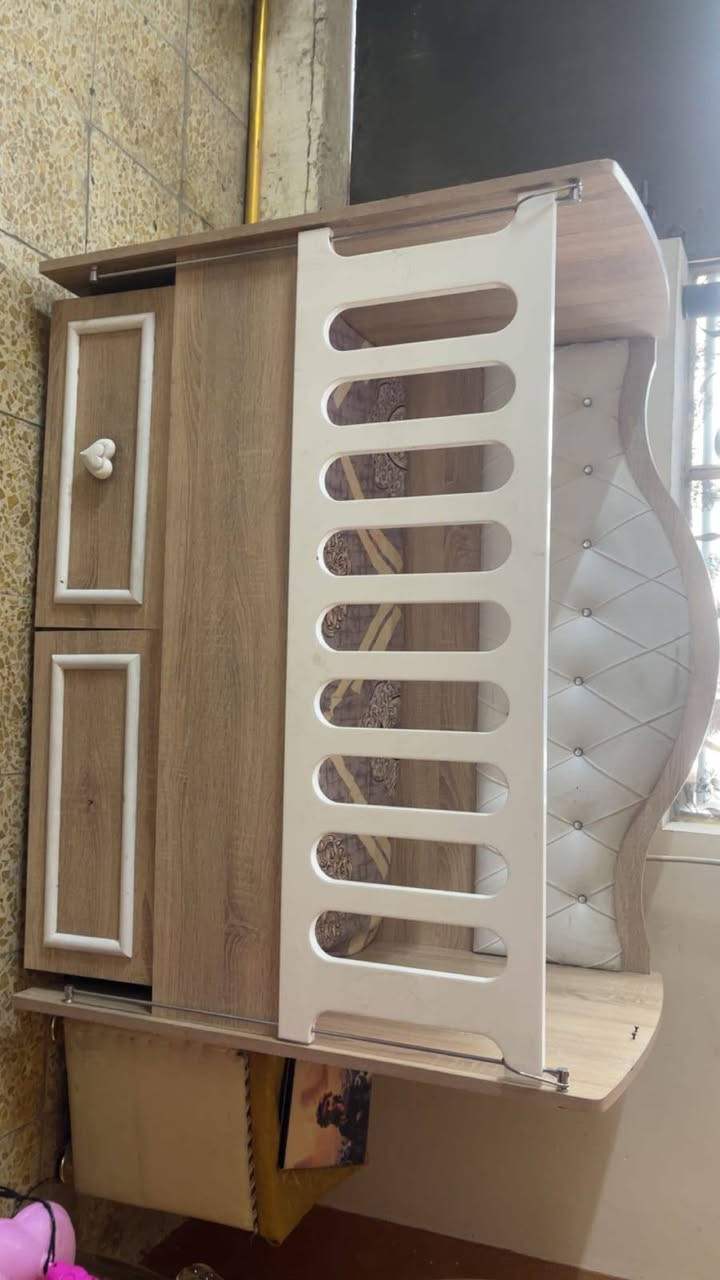 سرير اطفال نظافة 100٪ مستعمل شهر واحد فقط اريده ب150 الف وبيه مجال للاستفسار الاتصال عالواتساب
***********
