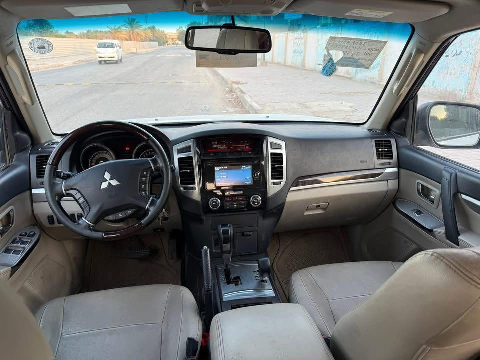 ‏السلام عليكم
----------------------------------

 للبيع 

 ‏باجيرو 2017حبتور

وارد خليجي  GLS 

محرك المرغوب 

———المواصفات———

فتحة سقف (سلايد)

3 قطع تبريد

سبعه راكب

كشاف + زراكات لايت

دمام خلفي

حساسات خلفيه

اشارات بالمري  +شفط ترحيبيه

جناح خلفي

كراسي جلد مال شركة

ثلاجه 

كراسي كهربائية 

شاشة  اندرويد 

تخم تايرات جديد

دفع خلفي و رباعي

(( رقم اربيل دولي تريد وكالة تريد تحويل ))

((هزه جديده وسنويه ل 2028)) 

-------------------------------

صبغ جاملغ الامامي وربع البنيد 

------------------------------

السعر : 180 وبيه مجال 

مكان : النجف 

الرقم : ***********
