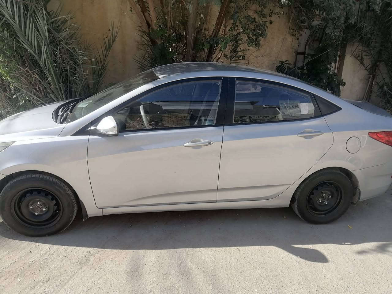 اكسنت ٢٠١٣ مكفوله من تبديل وضربه  محرك 1600 كير محرك حداديه تخم تاير تبريد شغال خير من الله السعر 88وشراي يدلل مكان سياره الناصريةة
***********
