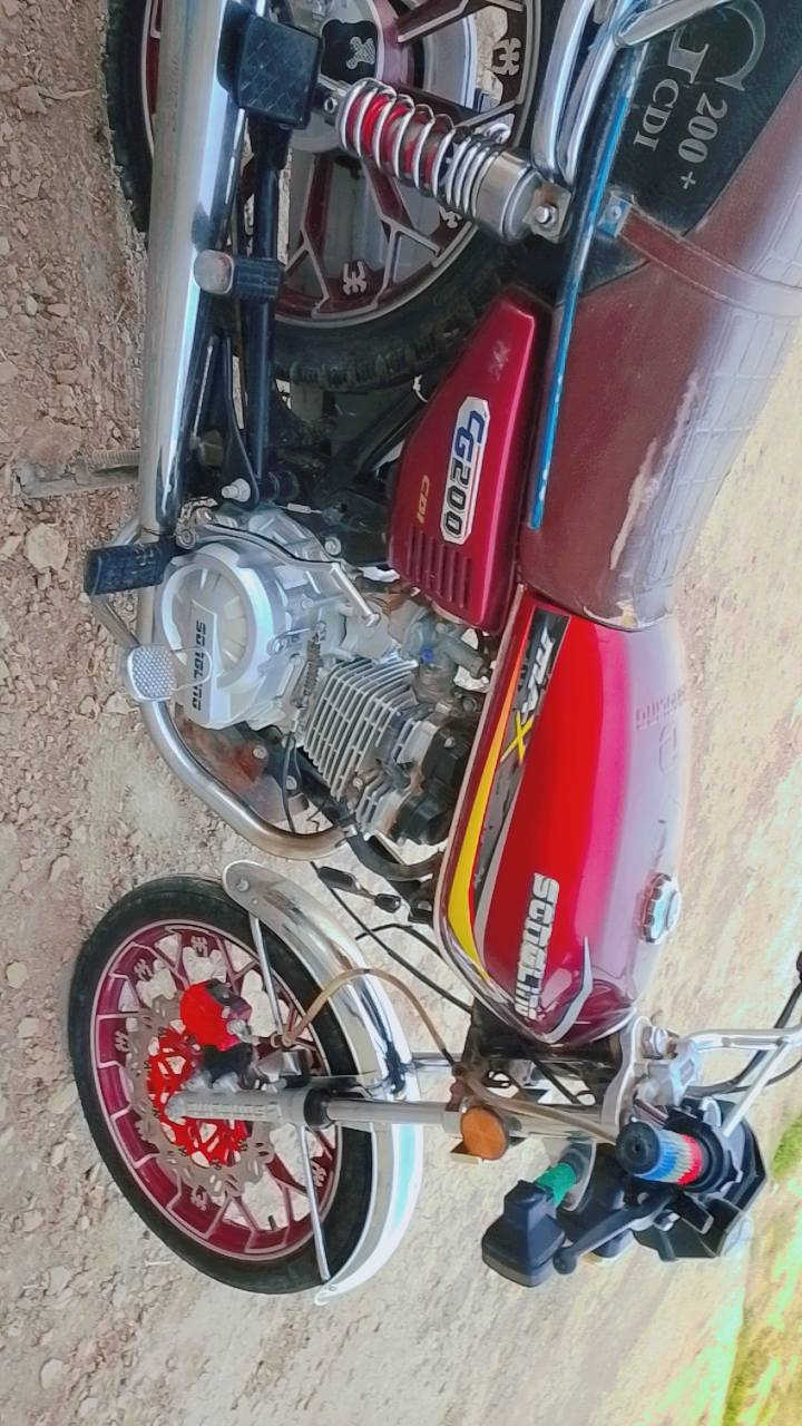 سلام عليكم دراجه سيفان للبيع. دراجه نضيفه وماعايزه شي  ،،،، الاتصال  الرقم.   ***********. ،، المكان الرميثه ،،السعر ،،750  وبيه مجال،،
