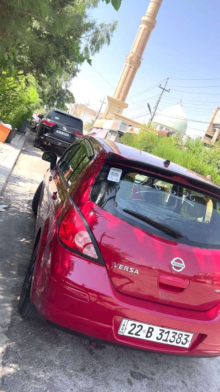 سلام علیکم
نیسان فێرسا ٢٠١١ 
٤ جام کارەبا 
حەساس
کامیرە 
شاشە ئایپاد
٣ پارچەی پێشی بۆیاغە لای سەکن ژورەوەی گرتوە تەنها 
گێڕ مەکینە تەقەو ڕەقە تەبرید تەحویل هەمووی بەشەرتە سیارەکە زۆر زۆر جوان و خاوێن ماوەتەوە 
ژینگەو سەنەوی هەموو شتی نوێیە هەزەی ٢٠٢٧ە 
سیارەکە جاهیزە 
سعر٦٩ وەرەقە ١٠٠$ غرامەی لەسەرە دوای مەعمەلە دەتدەمەوە مەجالێکی کەمی تێدایە 
***********
***********
