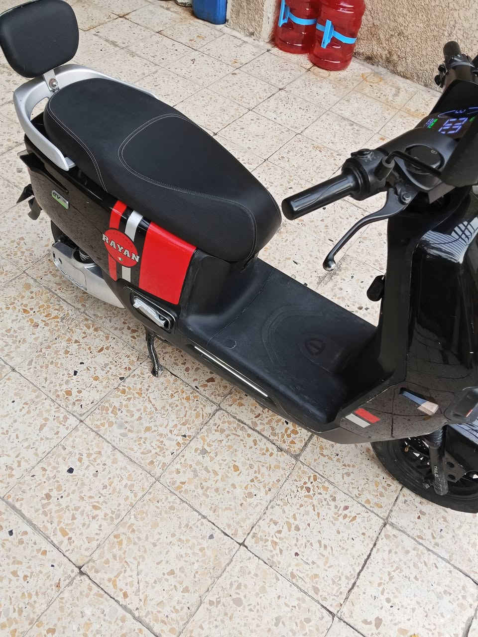 دراجة شحن ام عيون نضيفة ست بطاريات كبار السعر750 الف وبيها مجال للاستفسار الاتصال بالرقم ***********
