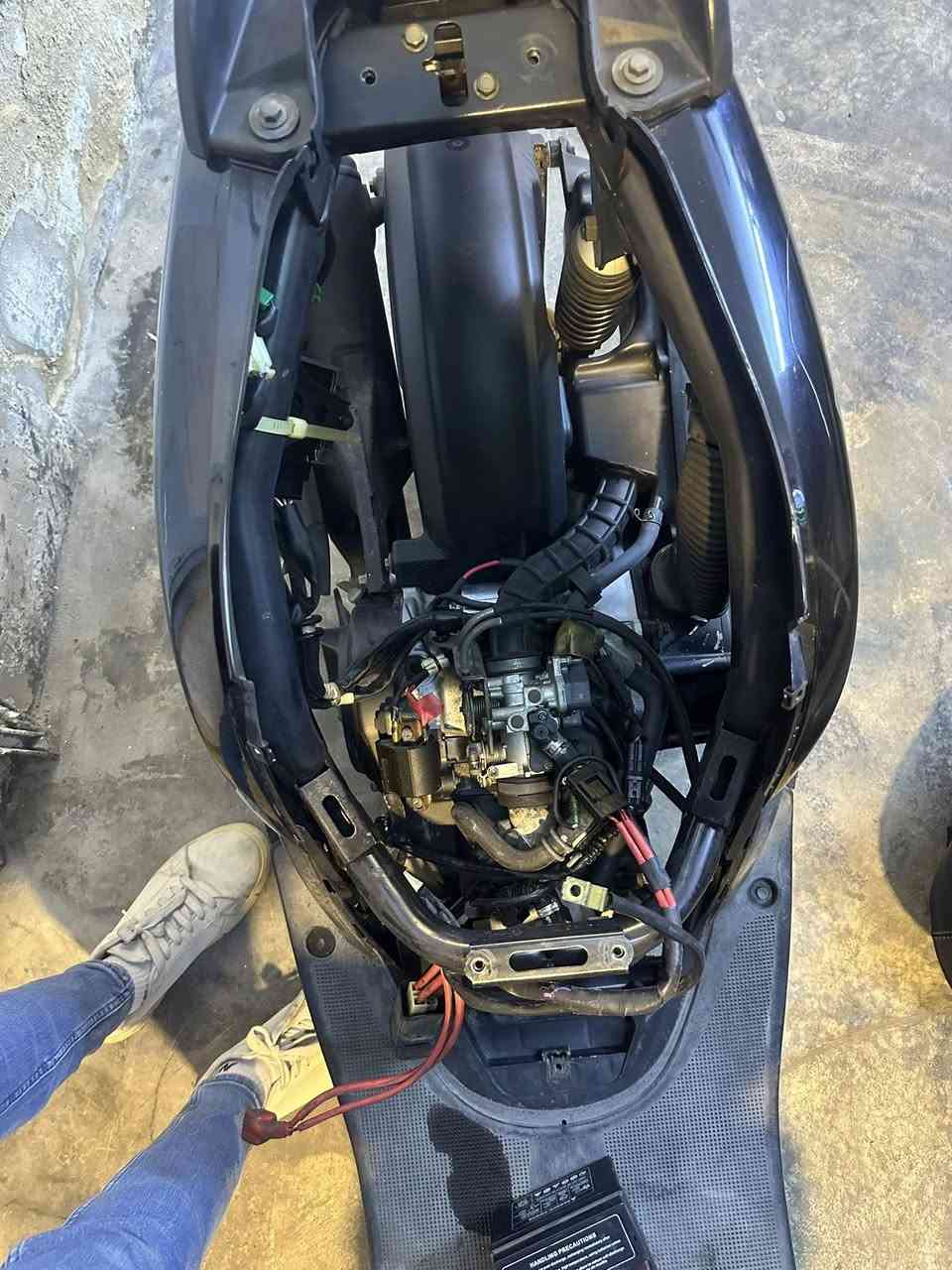 السلام عليكم دراجه فله جديده بمعنى الكلمة الدراجه كلها بلاديه من الالف للياء جديده لك نكره سلف وخرسه الدراجه ومكينتها خير من الله متوكف بوجها اي دراجه ال120 كله وحته ال 140  اي اخواني الدراجه مكفوله كفاله عامه ماكو هيج فله جديده بل عراق كله ماشيه عشرتالاف والعده البلاديه مالتها وياها ولخوذه هم رقمي *********** الي حاب يعرف السعر يراسلني واتس وبيكم خير وتدللون
