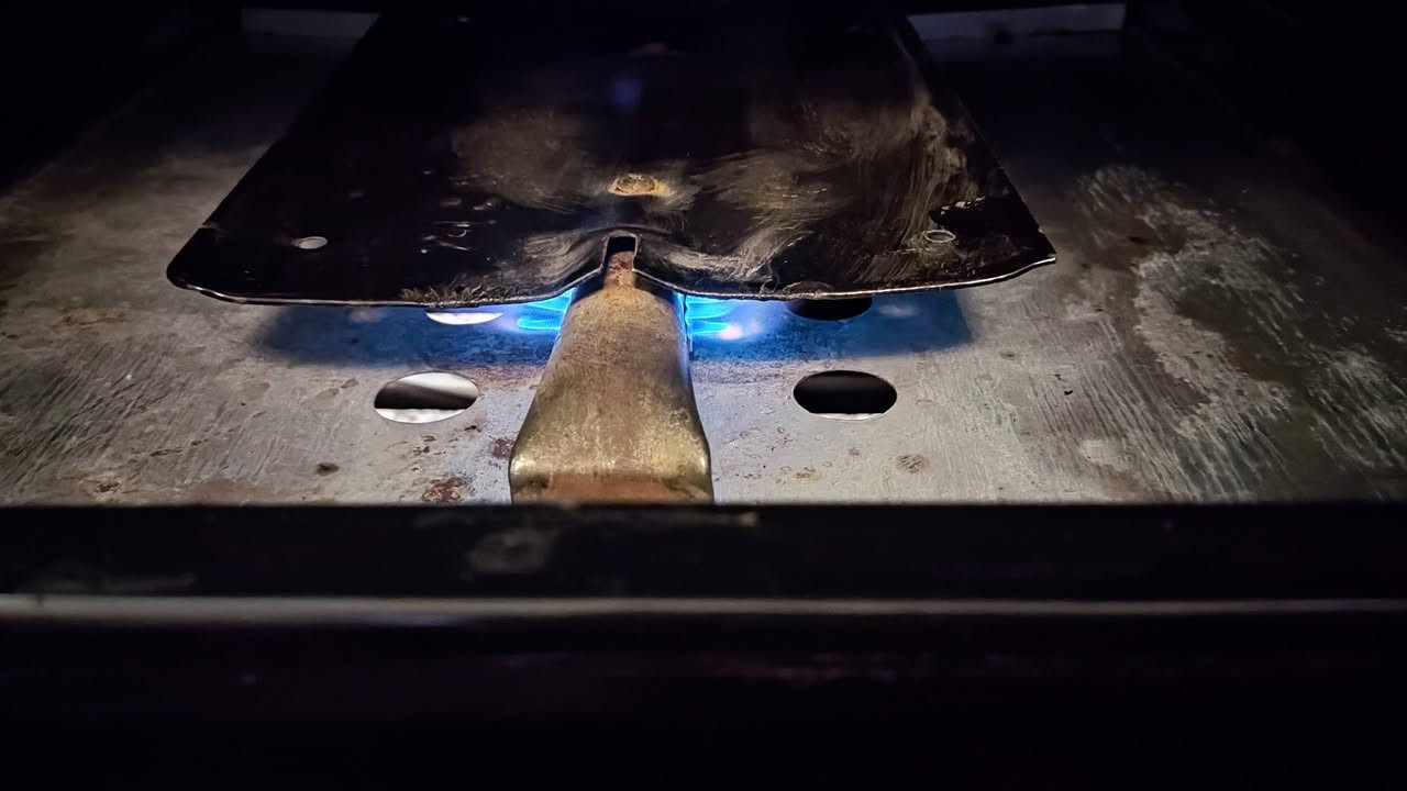 السلام عليكم طباخ مصري يونير نضيف جدا تجي تفحص وتأخذ السعر130 العنوان بابل مركز ***********
