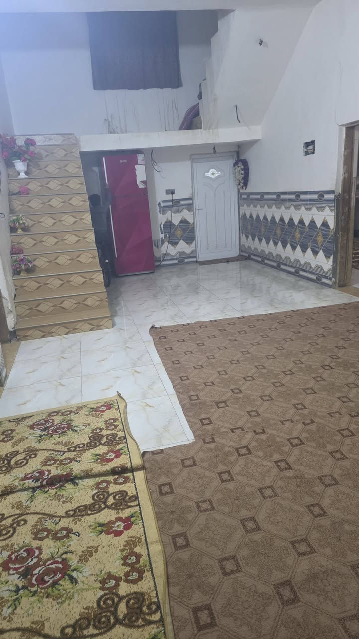 السلام عليكم
بيت في حي الزيتون زراعي سند 25 مساحة البيت 220 
يحتوي على غرفتين وصاله ومطبخ وطارمه وصحيات داخل وخارج واستقبال ما كامله للاستفسار الاتصال على الارقام التاليه
***********
***********
