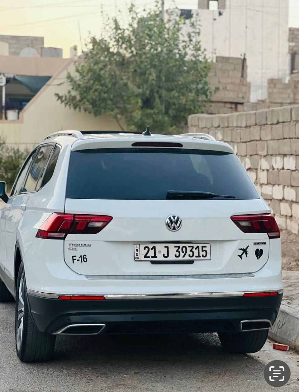 تیگوان مۆدیل ٢٠٢١ فول موسەفات  سپی بەفری  چوار پاچەی بۆیاخ ە بئ ناوگرتن پارچەکانشی بەسیتە لەسەر شوخوو خشان کراوەتە بۆیاخ ٦٠هەزار رۆیشتوە  گیرومەکینەو  باقی کارەبایی بەشەرت تەحویلو غەرەمە بەشەرت 
***********
*********** Singapore
