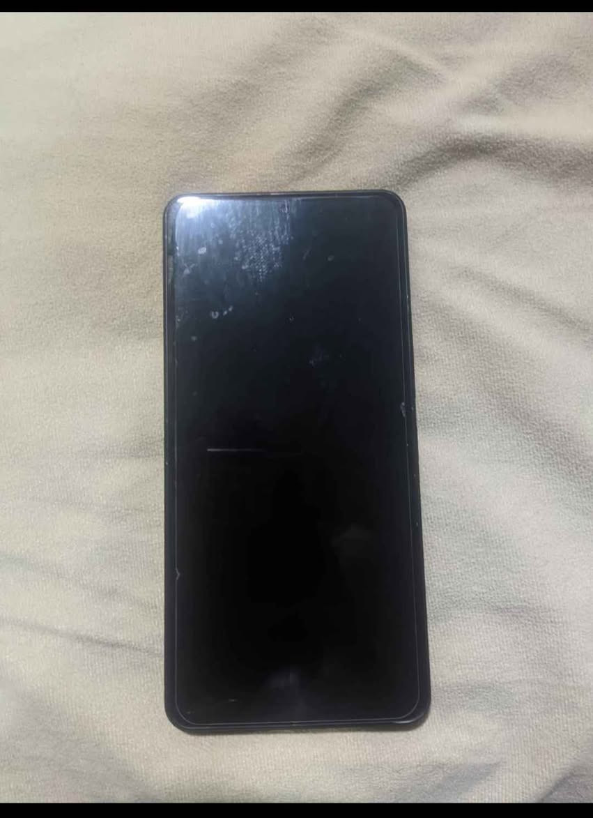 جهاز Sharp Aquos R7
ذاكرة 256 رام 12 
معالج Snapdragon 8 Gen 1 🔥
240hz شاشة 🔥
الجهاز نظافة 90% مستعمل قليل
الجهاز مركبله شاشة حماية ضد الكسر + كڤر + شاحنة سامسونج ❗
الجهاز بي مشكلة صغيره بي تطبيع علشاشة كما موضح بالصور كلشي ممأثر عاللمس وميبين اصلاً اثناء الاستعمال 

السعر 200 ألف بي مجال بسيط 

العنوان الزعفرانية شارع المعهد 

رقم الهاتف بي واتساب 
***********
للأتفاق
يوجد توصيل بغداد, العراق
